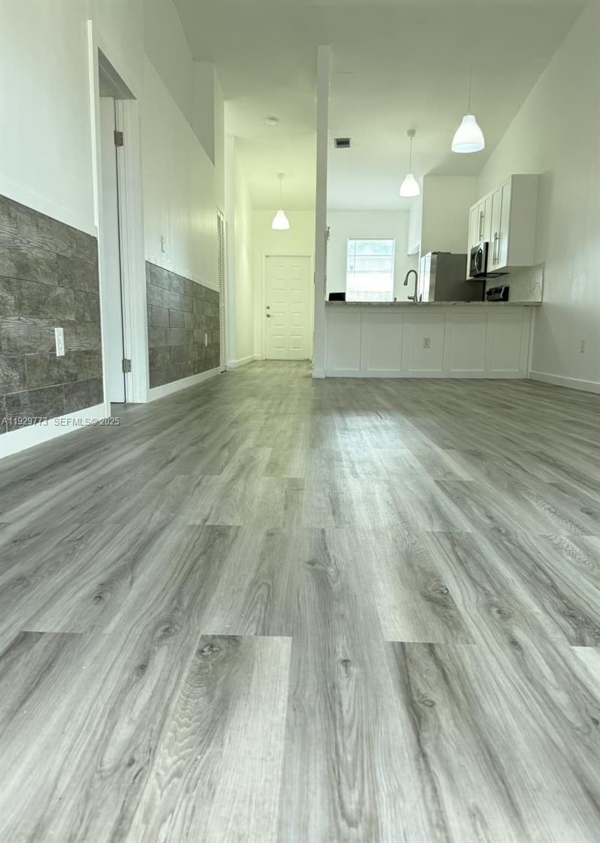 COUNTRY LAKE MANORS TOWNH - Residential