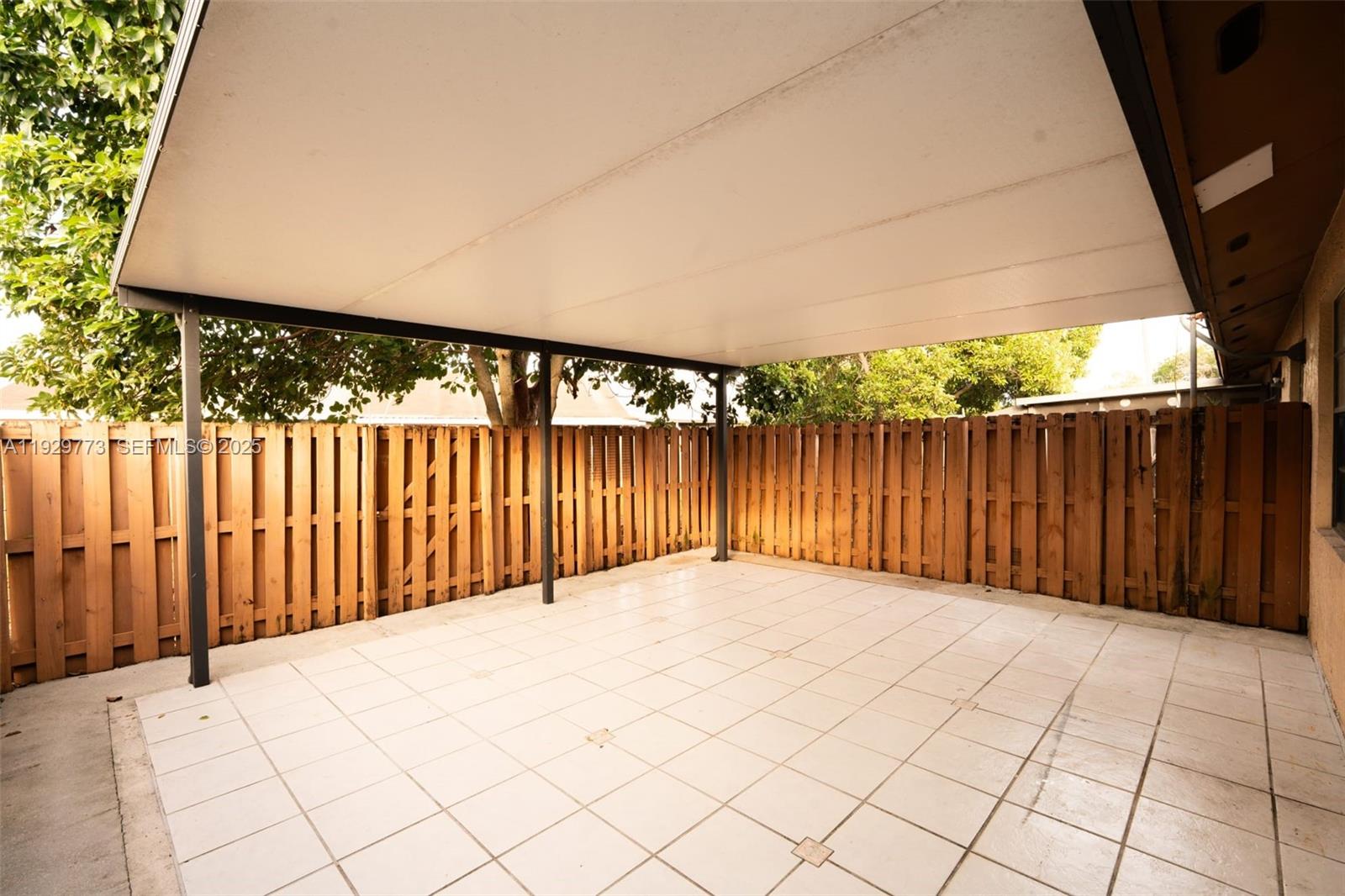 COUNTRY LAKE MANORS TOWNH - Residential