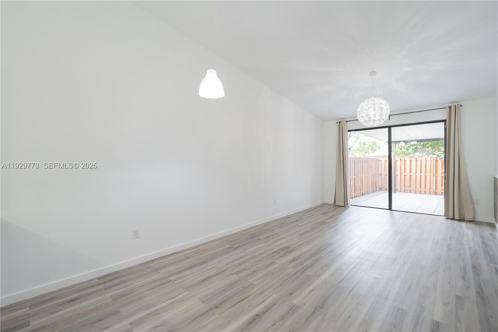 COUNTRY LAKE MANORS TOWNH - Residential