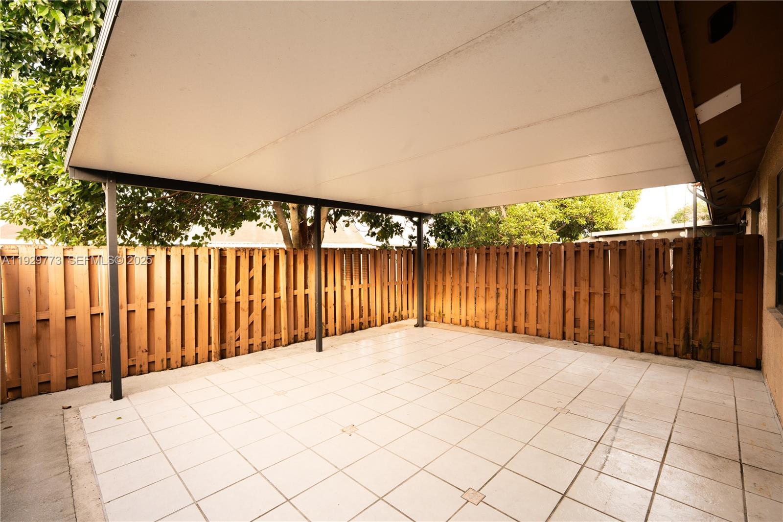 COUNTRY LAKE MANORS TOWNH - Residential