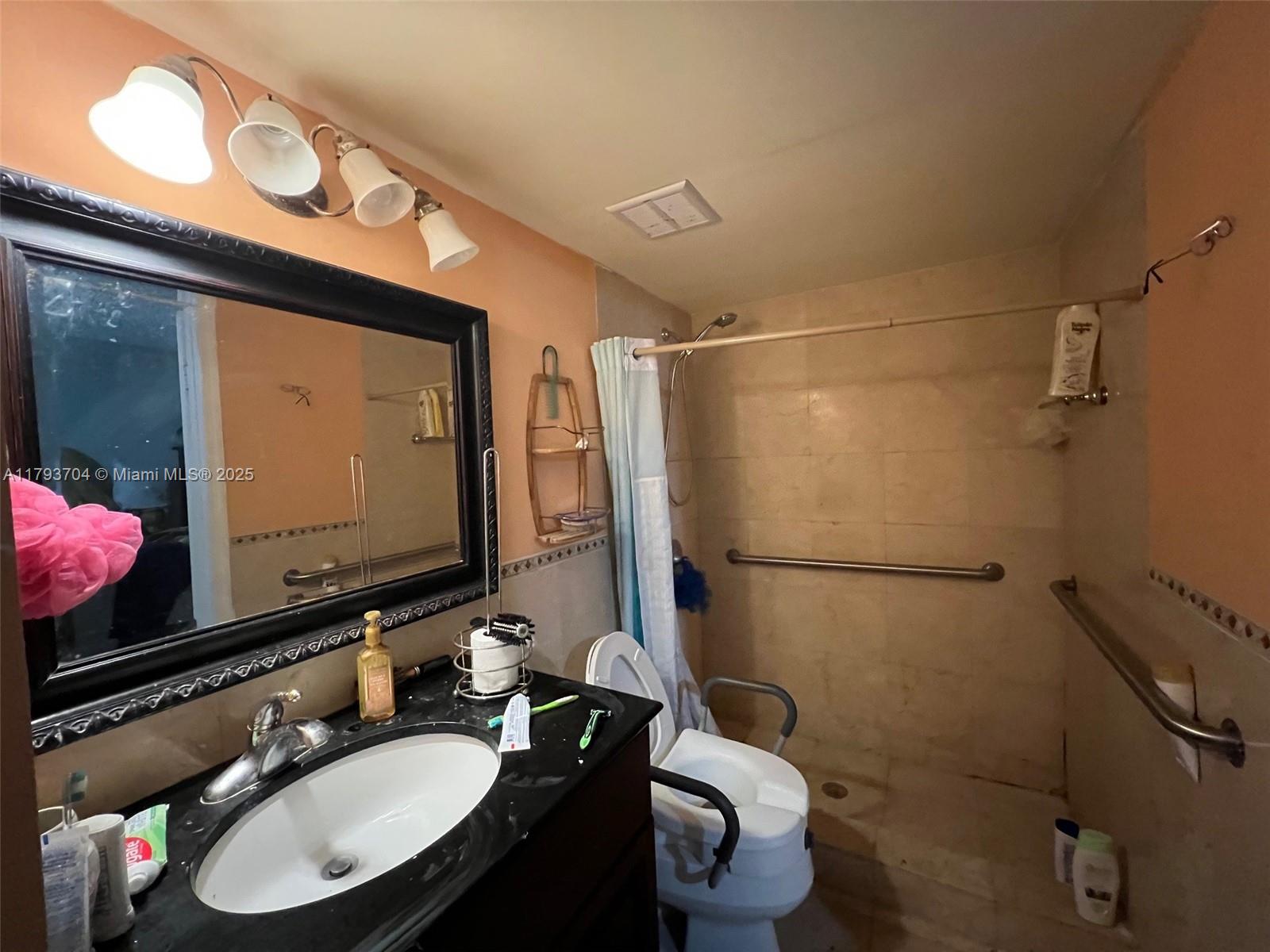 WEST LAKE VILLAGE II COND - Residential