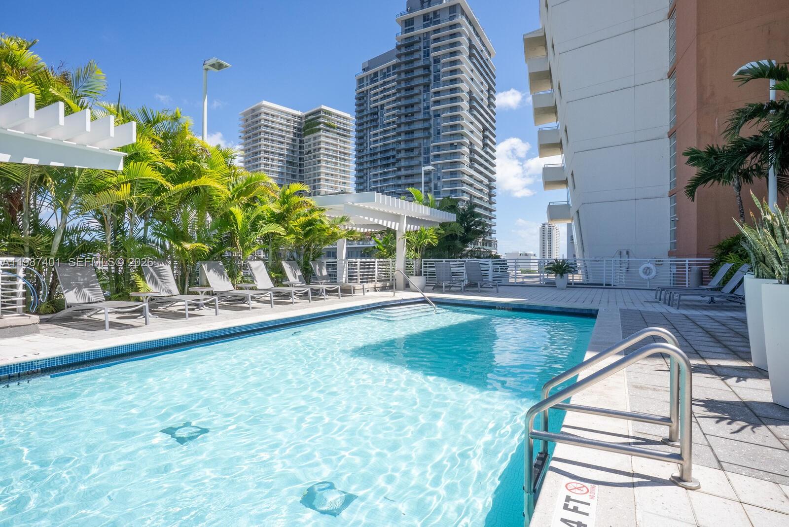 MIDBLOCK MIAMI CONDO - Residential