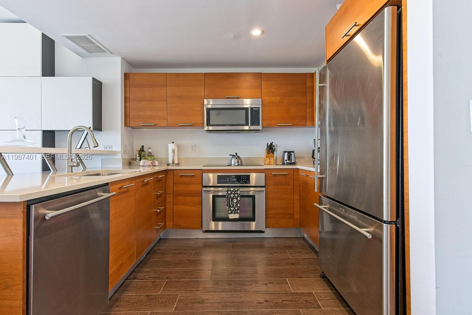 MIDBLOCK MIAMI CONDO - Residential