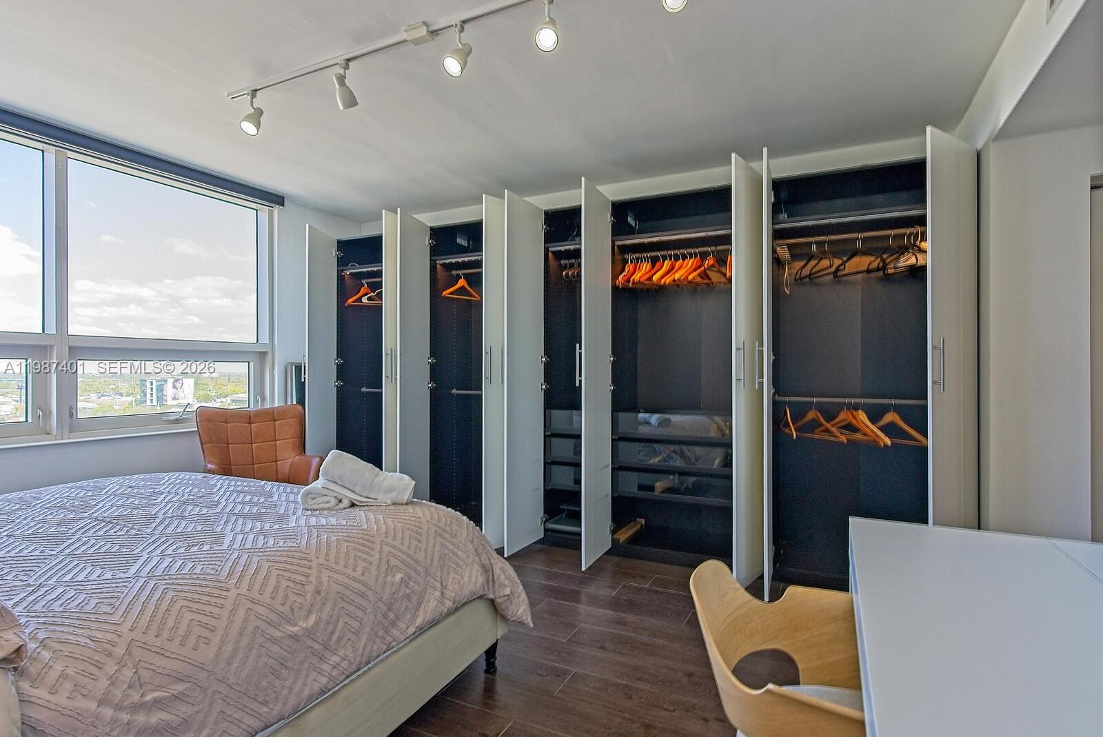 MIDBLOCK MIAMI CONDO - Residential