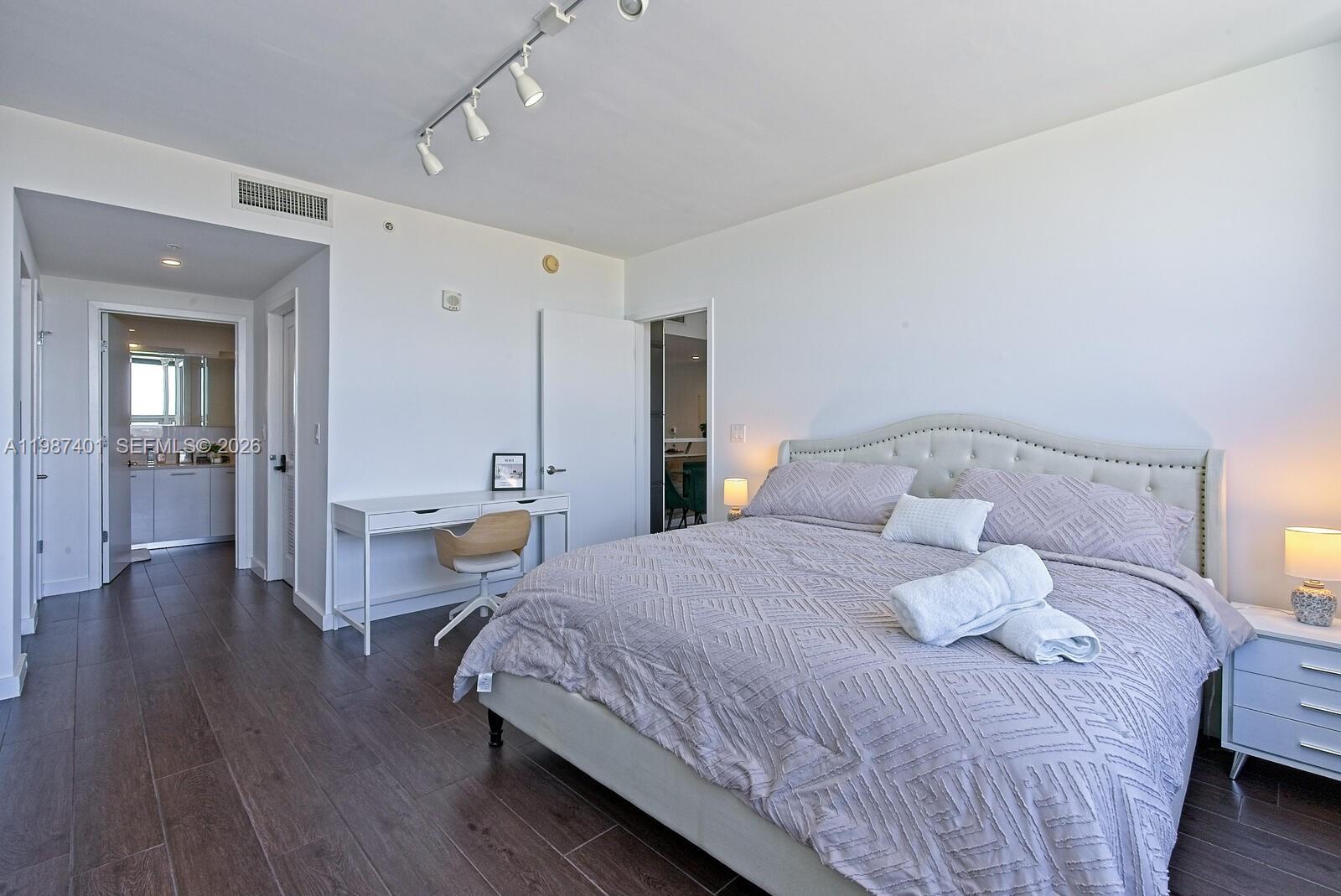 MIDBLOCK MIAMI CONDO - Residential