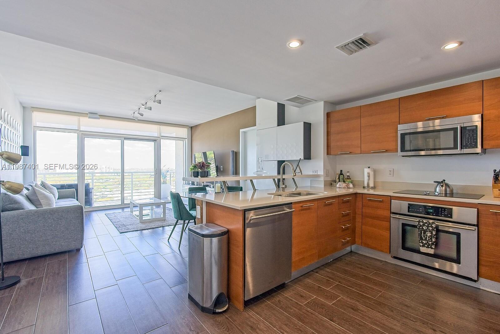 MIDBLOCK MIAMI CONDO - Residential