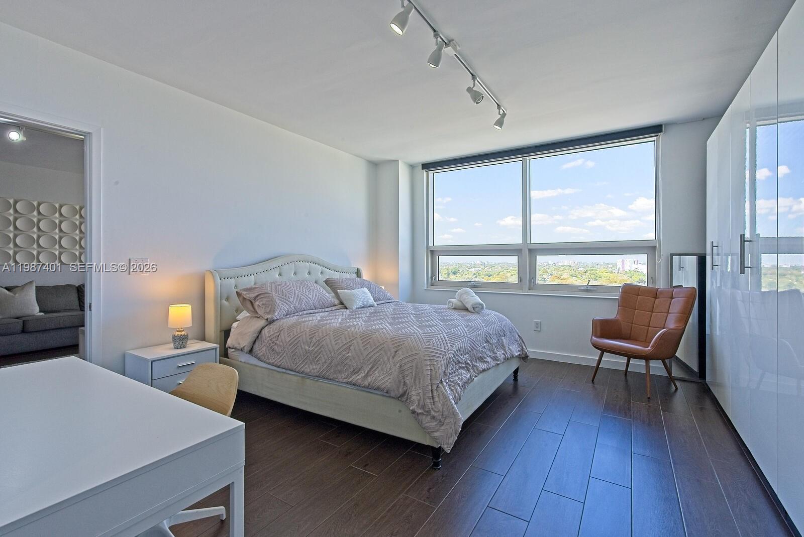 MIDBLOCK MIAMI CONDO - Residential