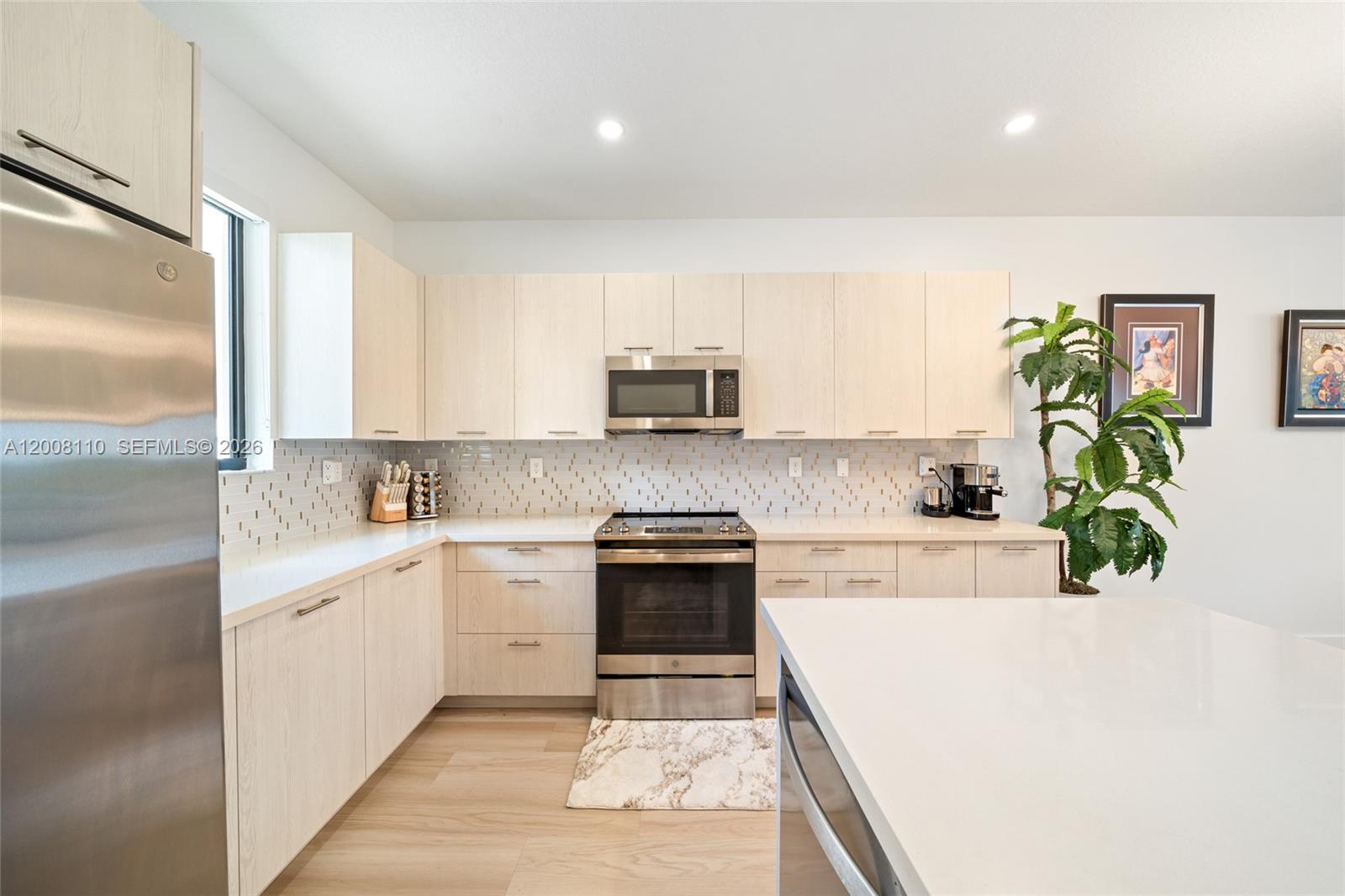 DOWNTOWN DORAL SOUTH PHAS - Residential