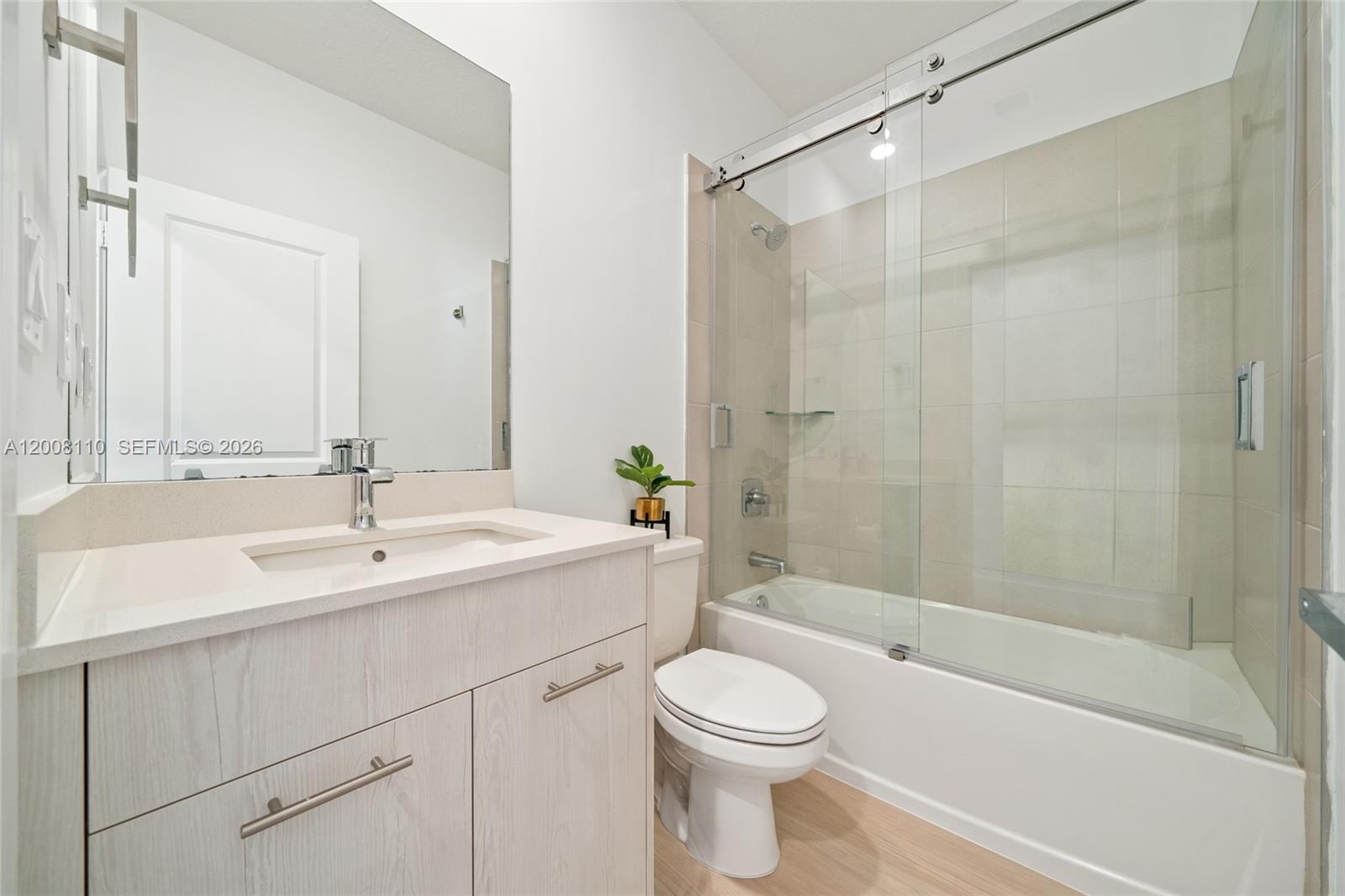 DOWNTOWN DORAL SOUTH PHAS - Residential