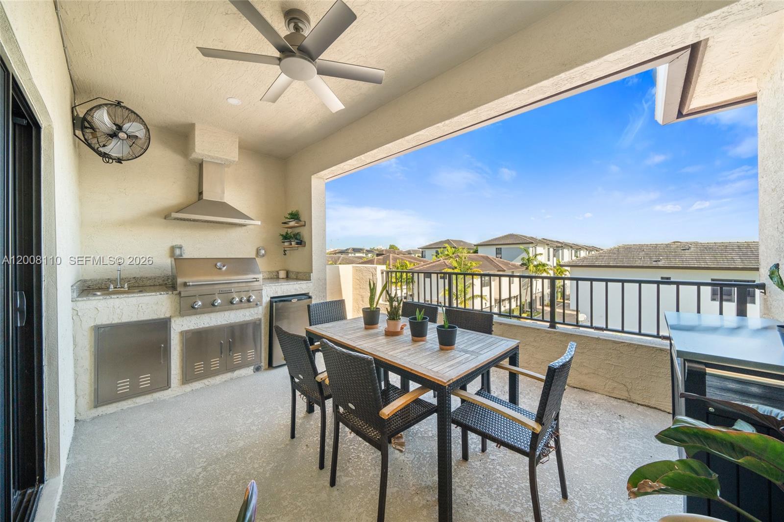 DOWNTOWN DORAL SOUTH PHAS - Residential