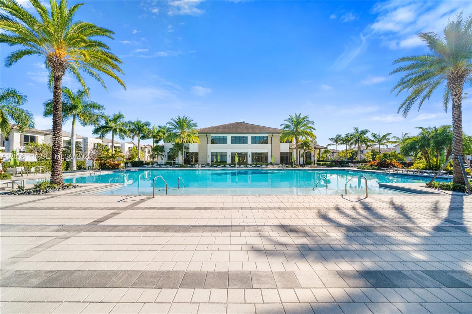 DOWNTOWN DORAL SOUTH PHAS - Residential