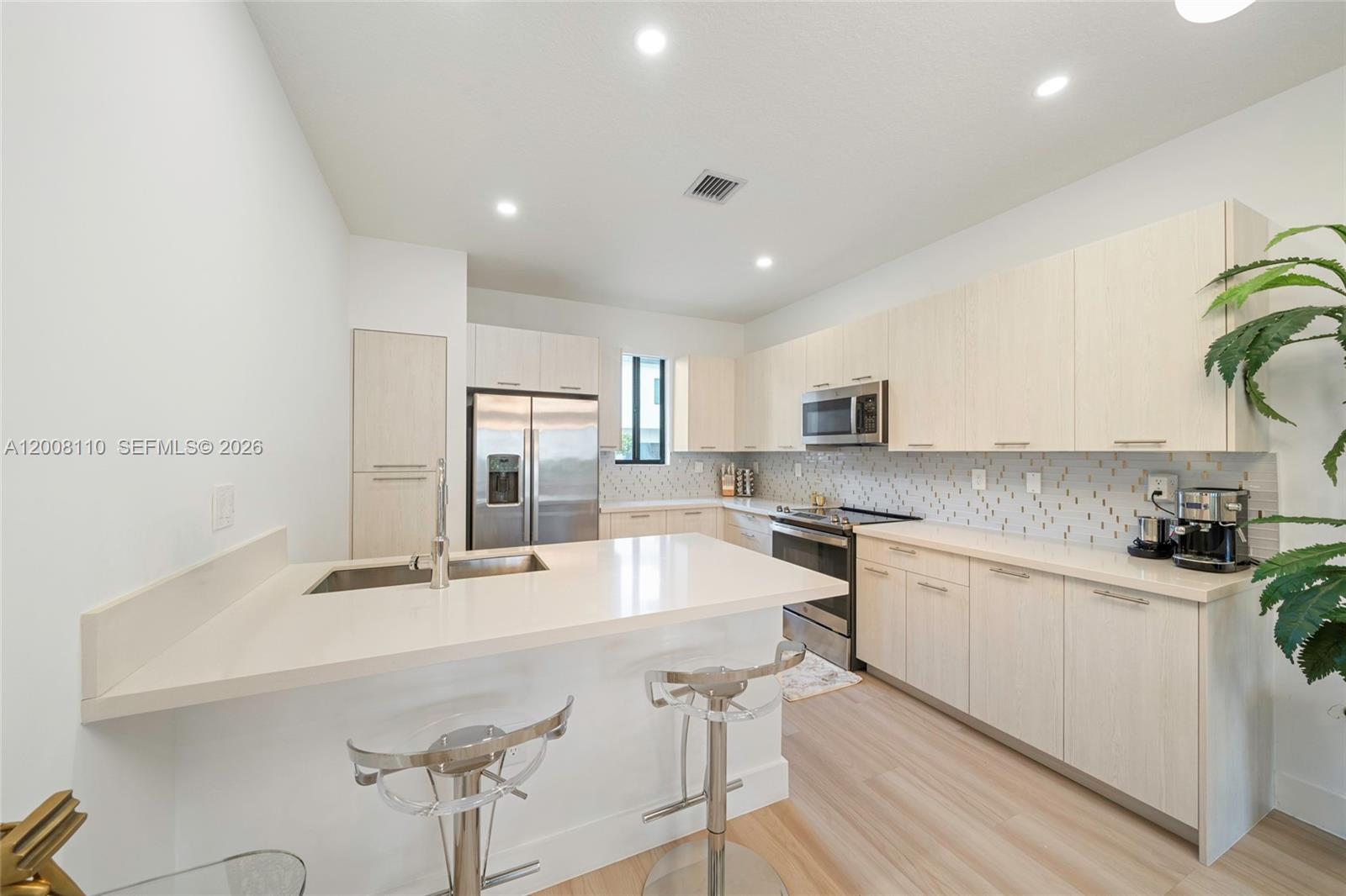 DOWNTOWN DORAL SOUTH PHAS - Residential