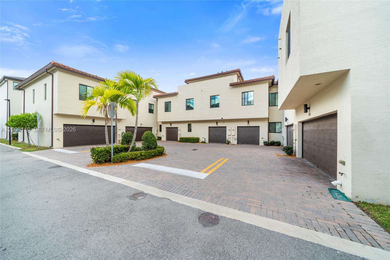 DOWNTOWN DORAL SOUTH PHAS - Residential