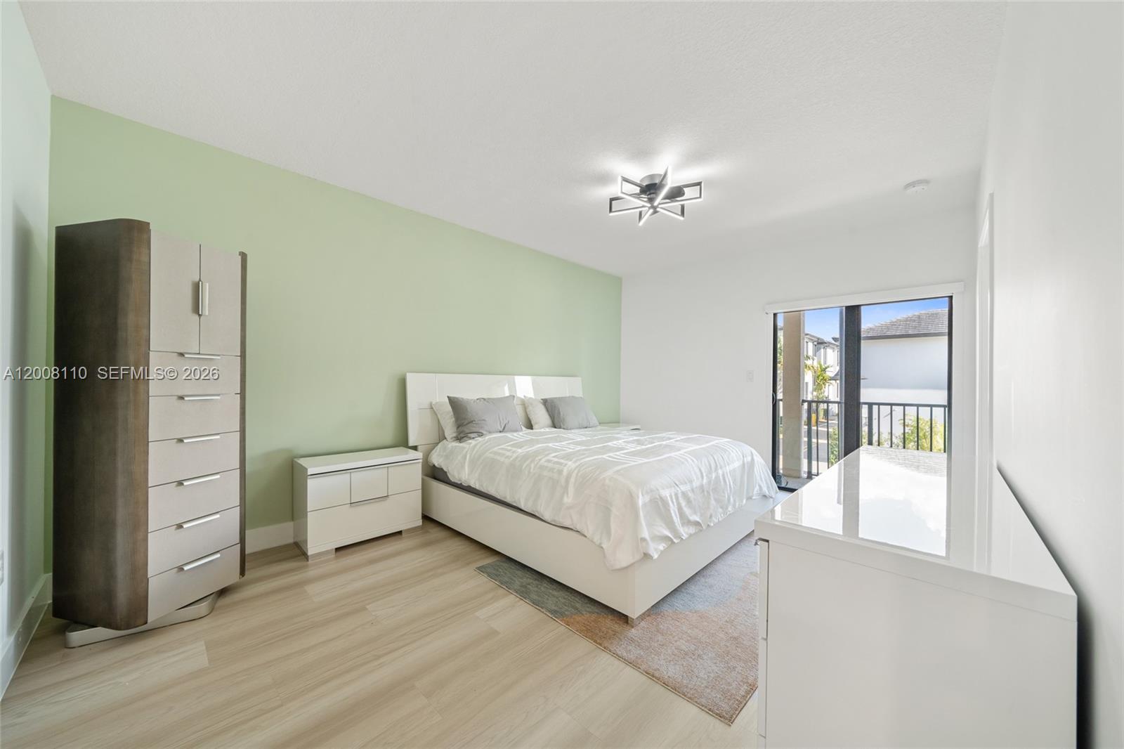 DOWNTOWN DORAL SOUTH PHAS - Residential