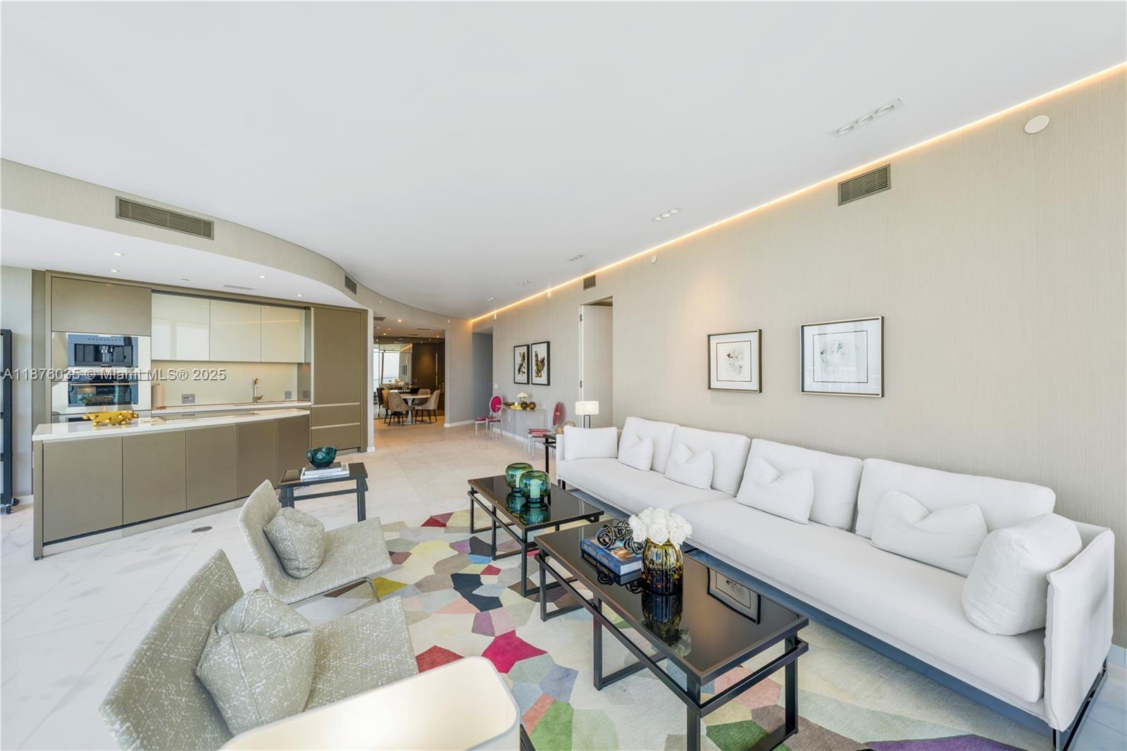 18975 Collins Ave 3404