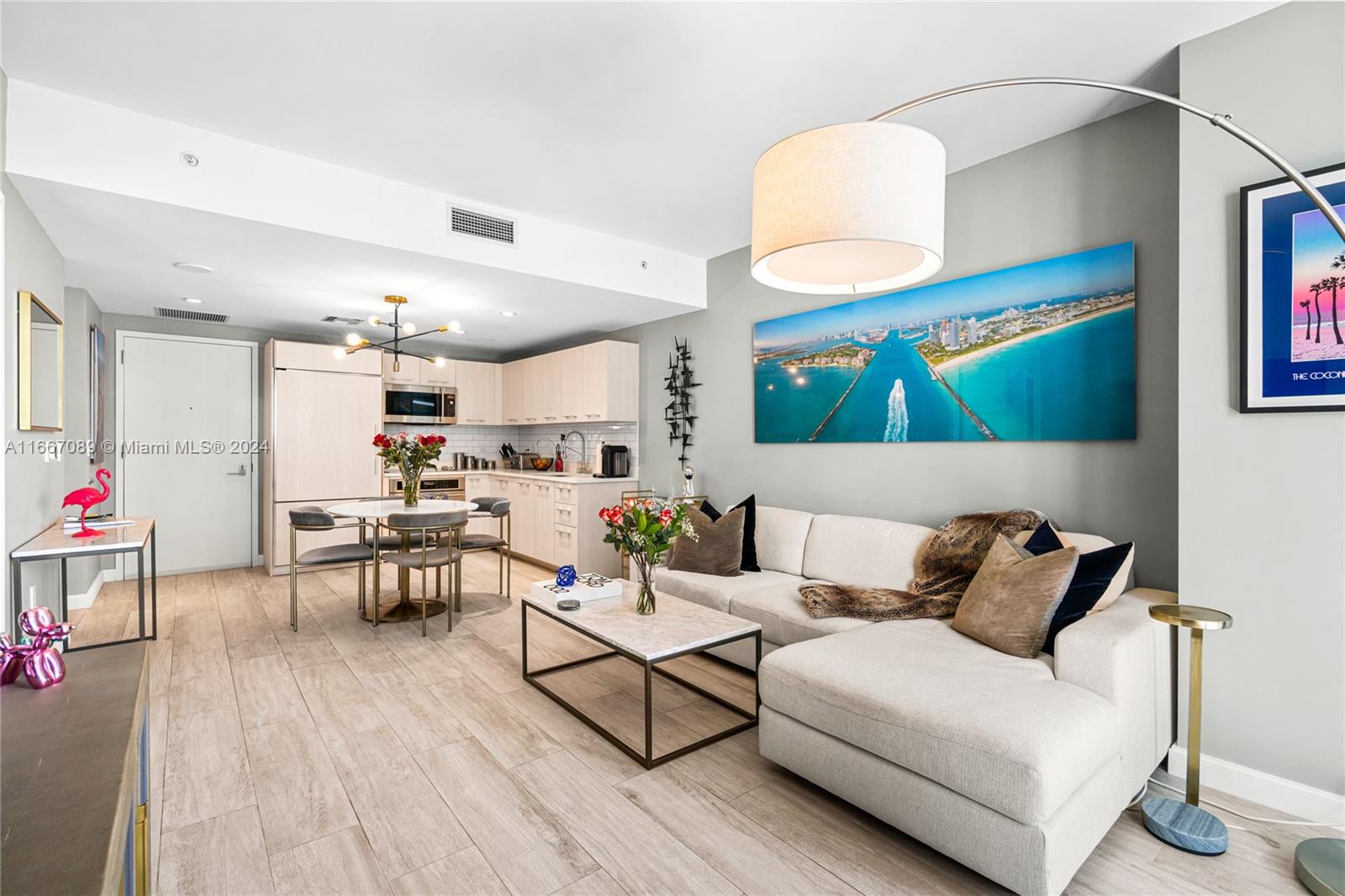 45 SW 9th St 4007