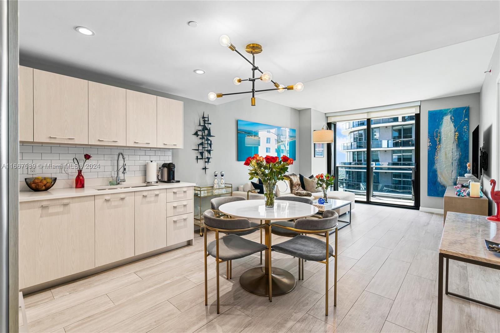 45 SW 9th St 4007
