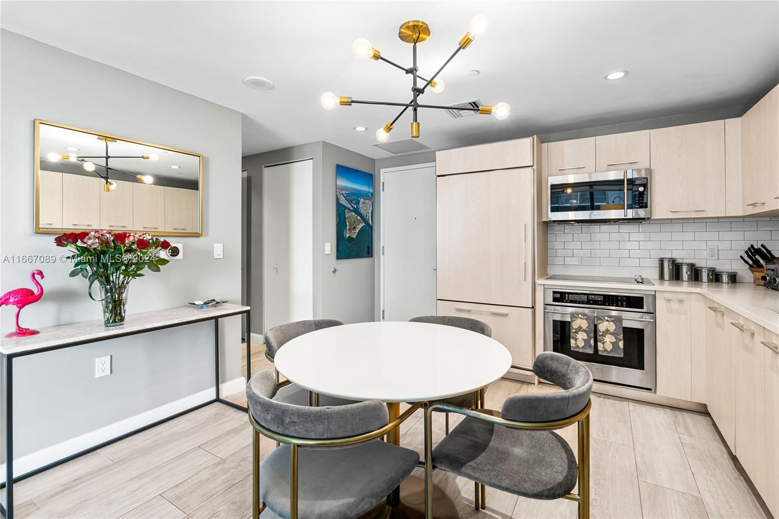 45 SW 9th St 4007