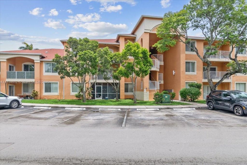 Photo of 6952 SW 39th St #C105, Davie, FL 33314 (MLS # A11834602)