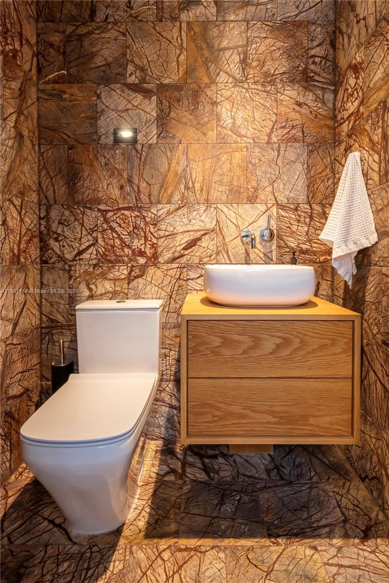 CONTINUUM ON SOUTH BEACH - Residential Lease