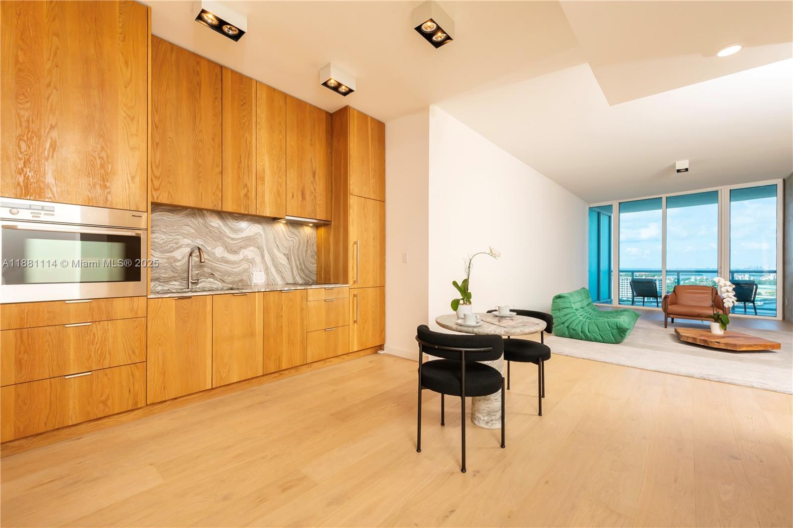 CONTINUUM ON SOUTH BEACH - Residential Lease