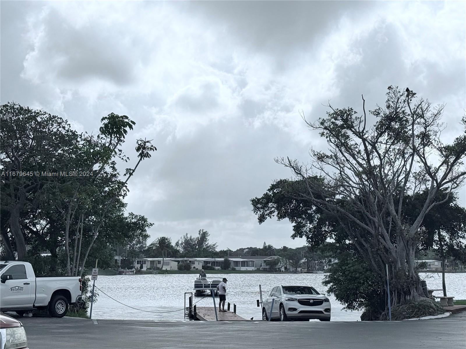 RAVENSWOOD ESTATES & MARI - Residential