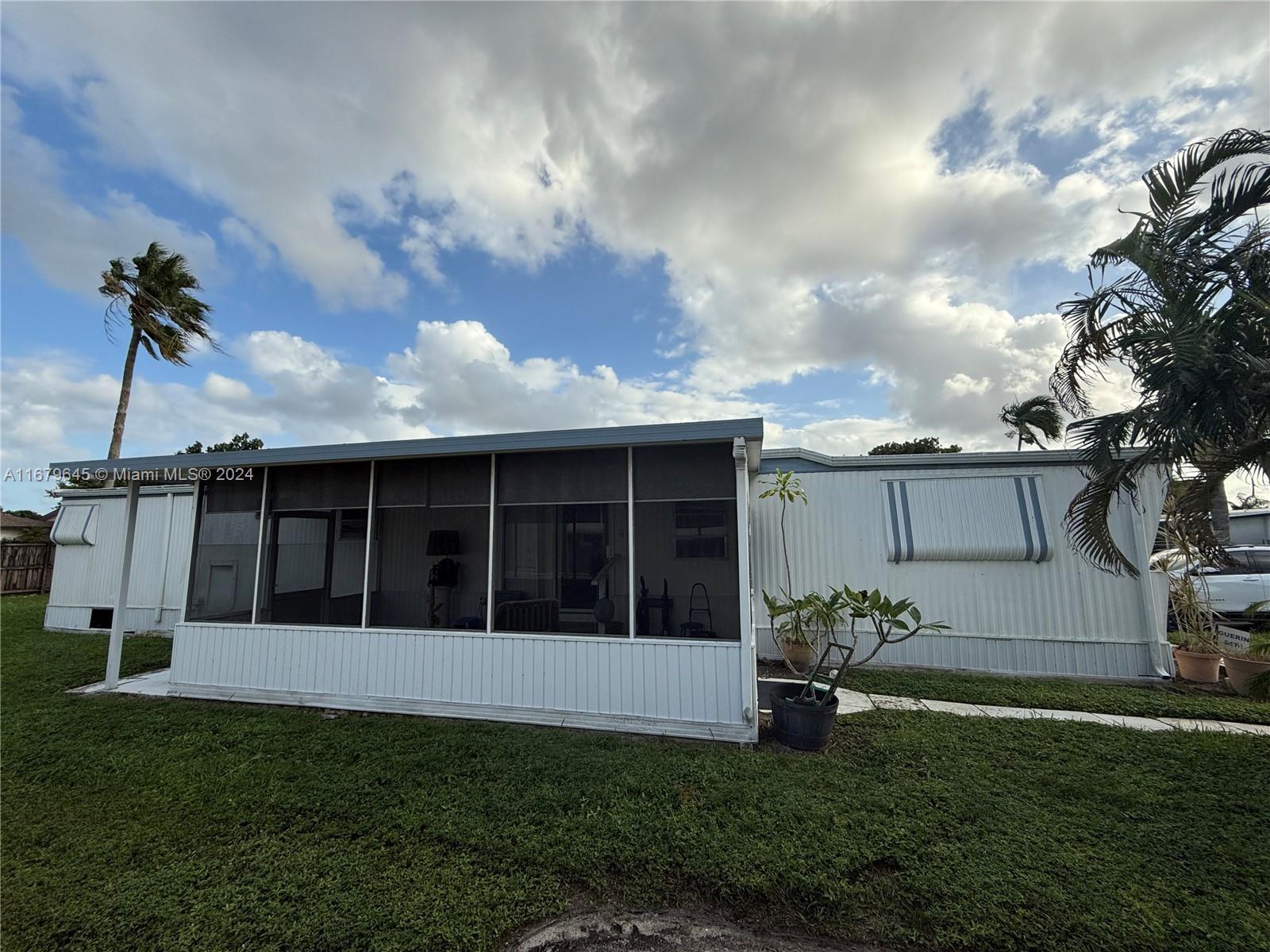RAVENSWOOD ESTATES & MARI - Residential
