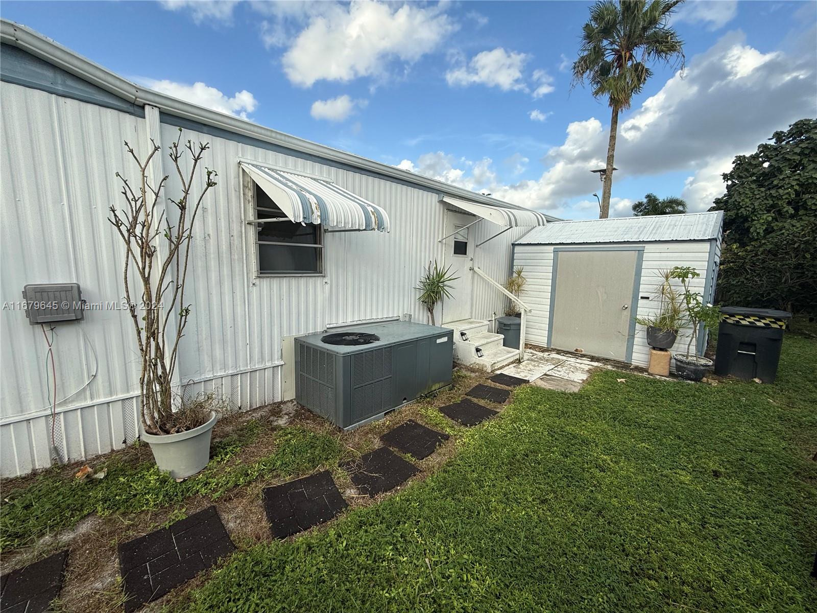RAVENSWOOD ESTATES & MARI - Residential