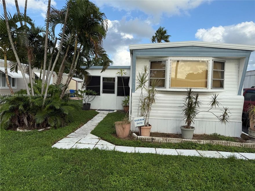 2 bed and 2 bath manufactured home in the beautiful community of The Estates of Fort Lauderdale. Huge land 4,400 sq ft. and 1,100 sq ft living space. Own the parcel of land, HOA $100 month. Screened patio and florida room. Roof, water heater and AC unit replaced 3 yrs ago. Outside shed contains washer and dryer. Property is located entrance park family circle in a private area with no traffic. (Between Griffin Road and Stirling Road). The clubhouse includes a gym, private sauna, Olympic size pool, boat access to our community lake, bbq areas, pickleball, 9 hole golf course, tennis, basket ball, library, laundry, salon, and restaurant serves poolside. The seminole hard rock casino can be seen from the neighborhood. Memorial Regional Hospital 7 minutes and 10 minutes from beaches.
