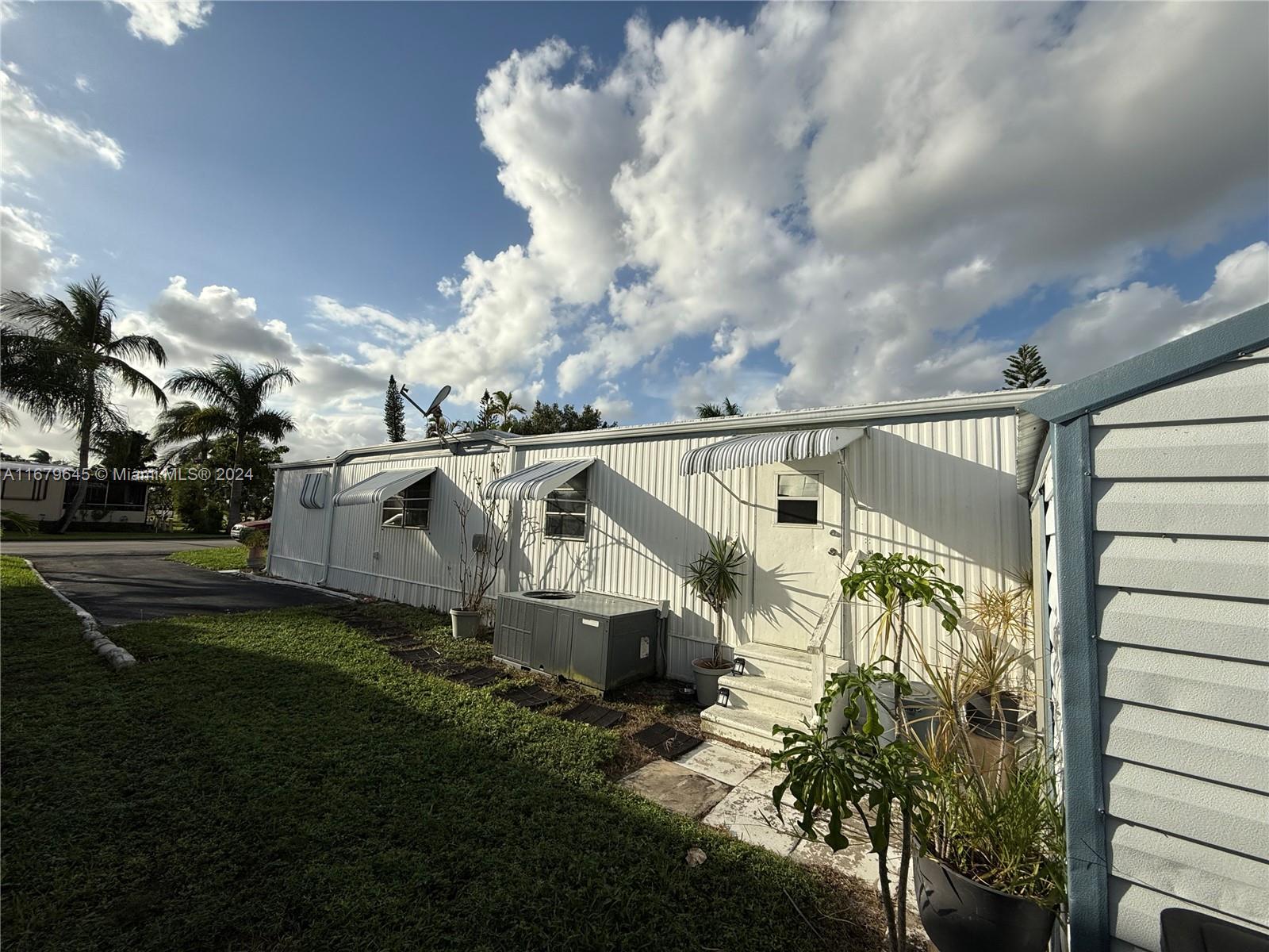RAVENSWOOD ESTATES & MARI - Residential