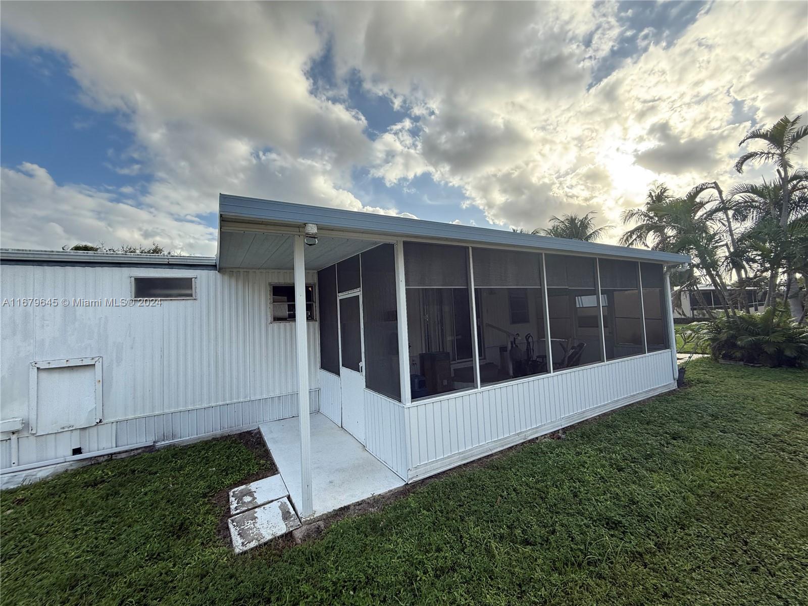 RAVENSWOOD ESTATES & MARI - Residential