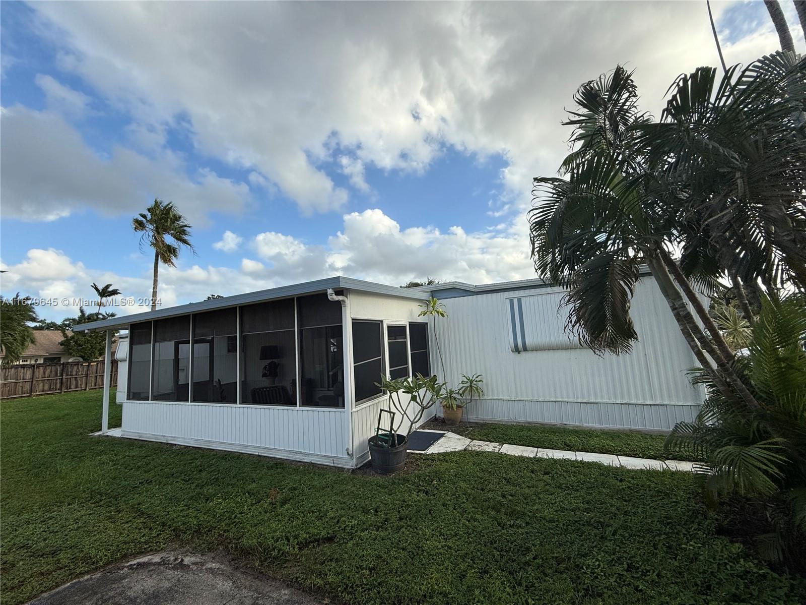 RAVENSWOOD ESTATES & MARI - Residential