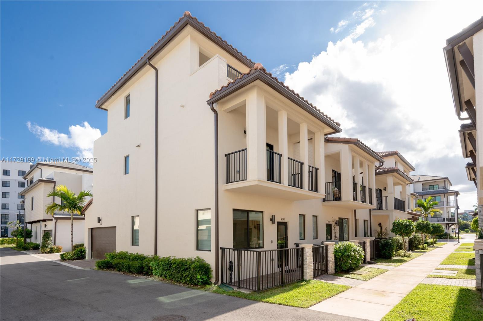 Property for Sale at 4542 Nw 83rd Psge 4542, Doral, Miami-Dade County, Florida - Bedrooms: 3 
Bathrooms: 3.5  - $799,000