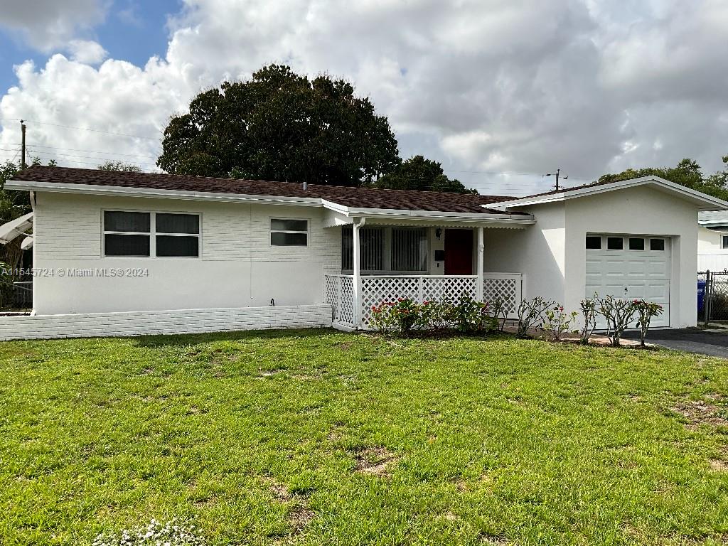 Great home: BRAND NEW ROOF PENDING
3 Bedrooms / 2 Baths, garage, workshop (Tackle) room, 3rd Bedroom can be a mother-in-law suite, or kids room with separate playroom, Central A/C, New Electric Panel, all stainless steel appliances. Great location approximately 1 mile west of Florida Turnpike.