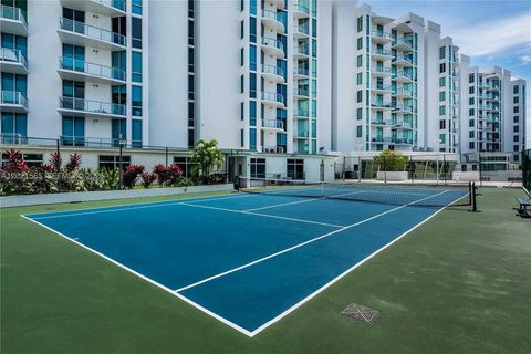 Tiny photo for 3029 NE 188th St #819, Aventura, FL 33180 (MLS # A12021565)