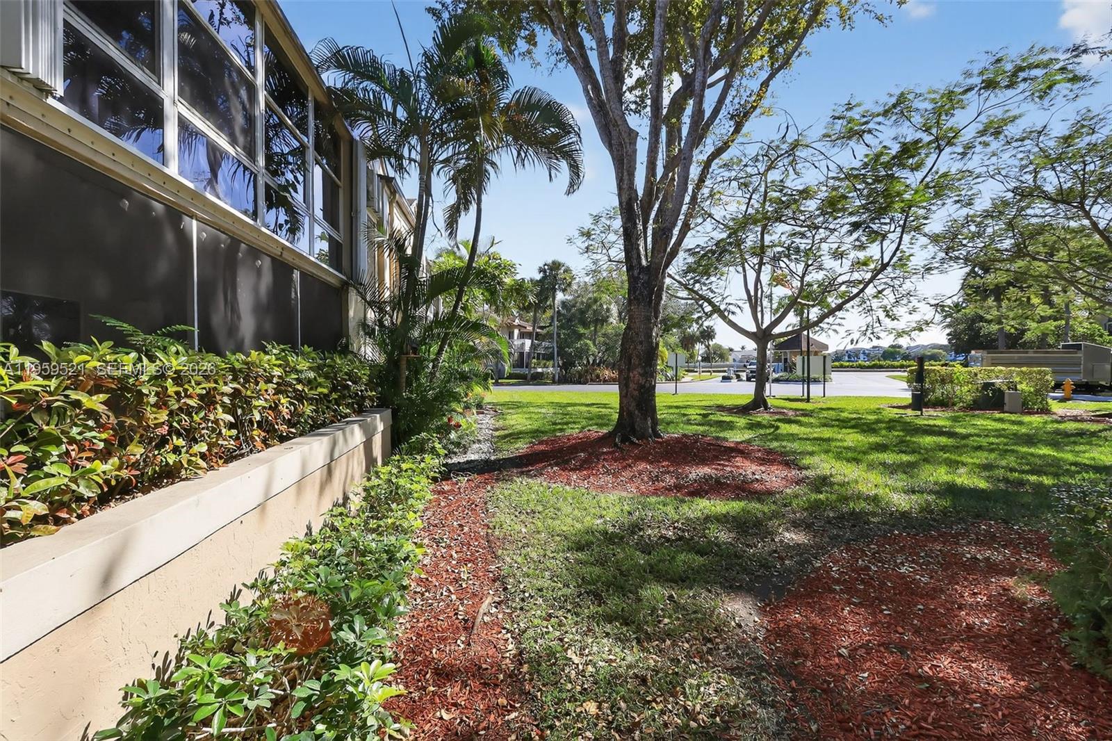 DORAL PK CO CLUB VILLAS C - Residential