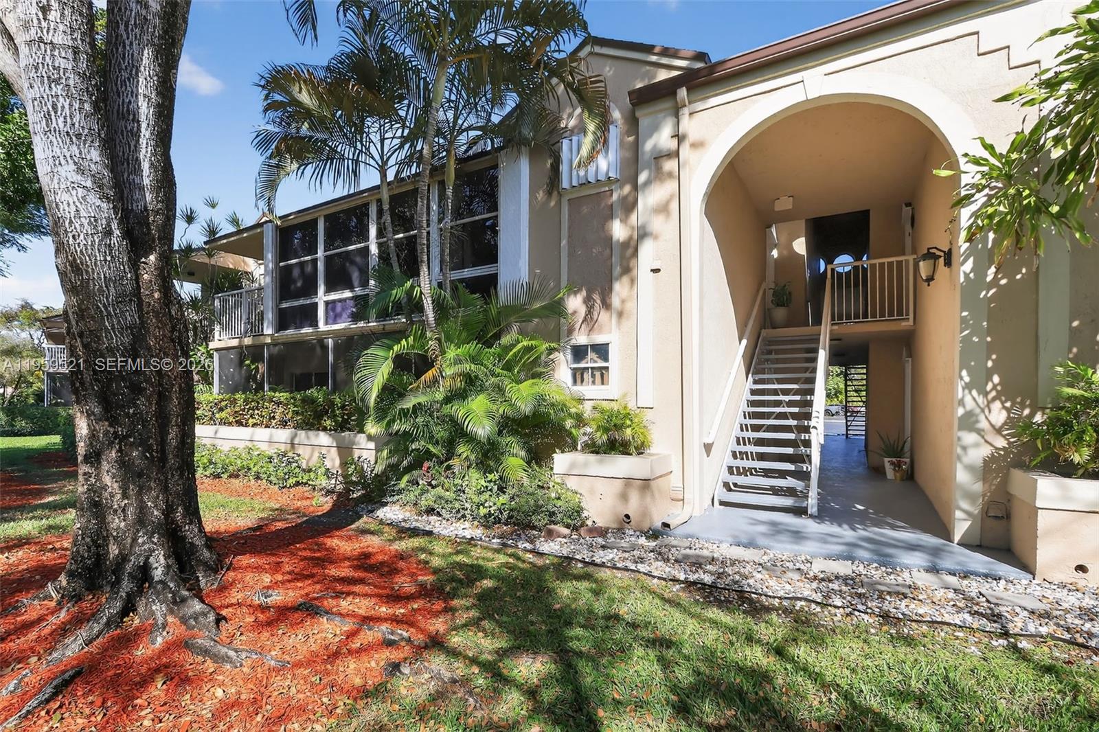 DORAL PK CO CLUB VILLAS C - Residential