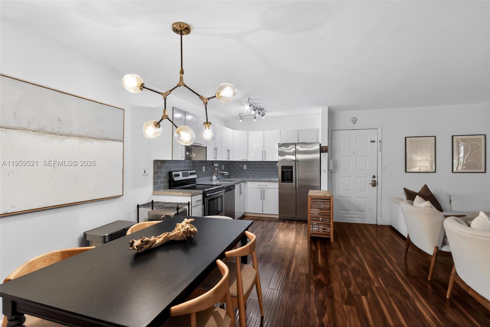 DORAL PK CO CLUB VILLAS C - Residential