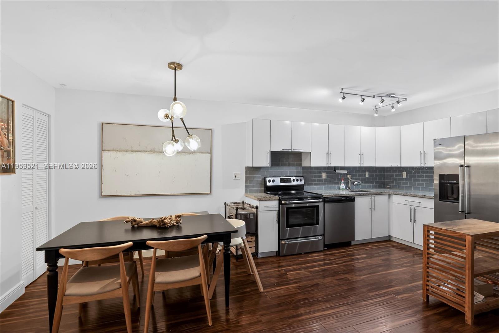 DORAL PK CO CLUB VILLAS C - Residential