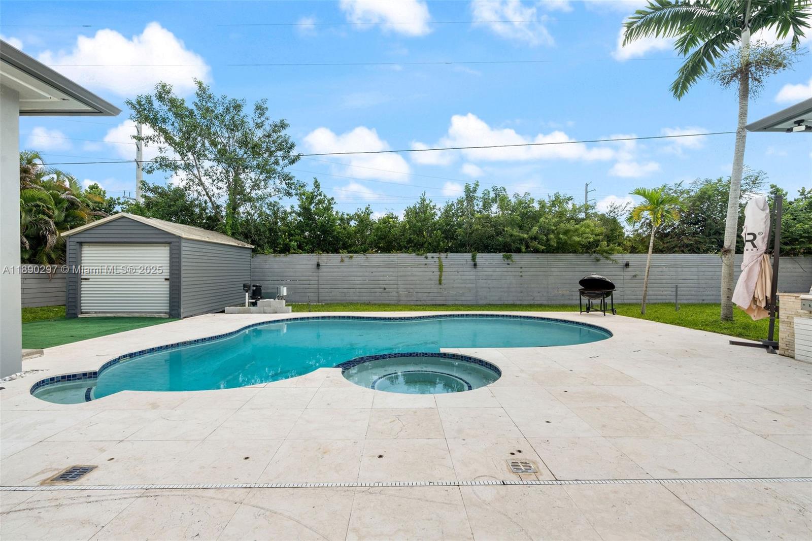 KENDALWOOD ESTATES - Residential