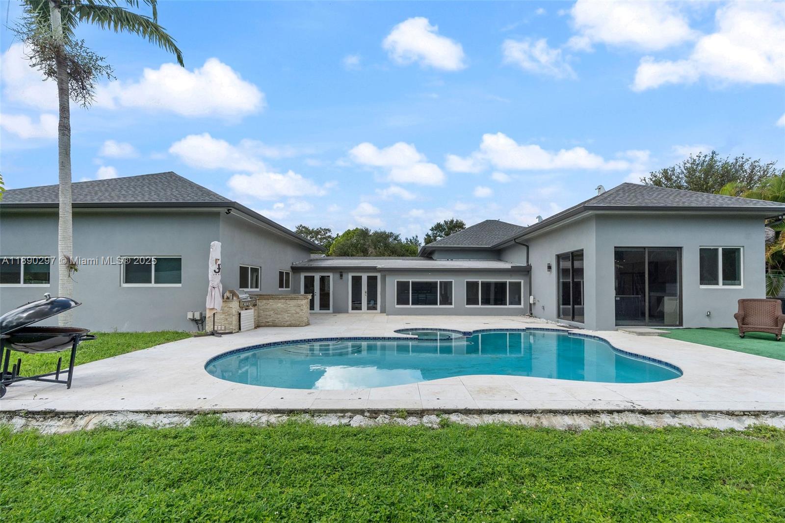 KENDALWOOD ESTATES - Residential