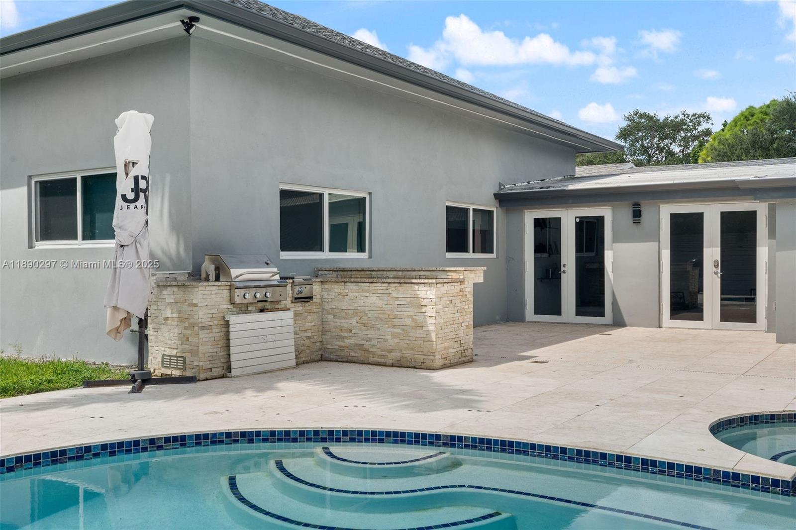 KENDALWOOD ESTATES - Residential