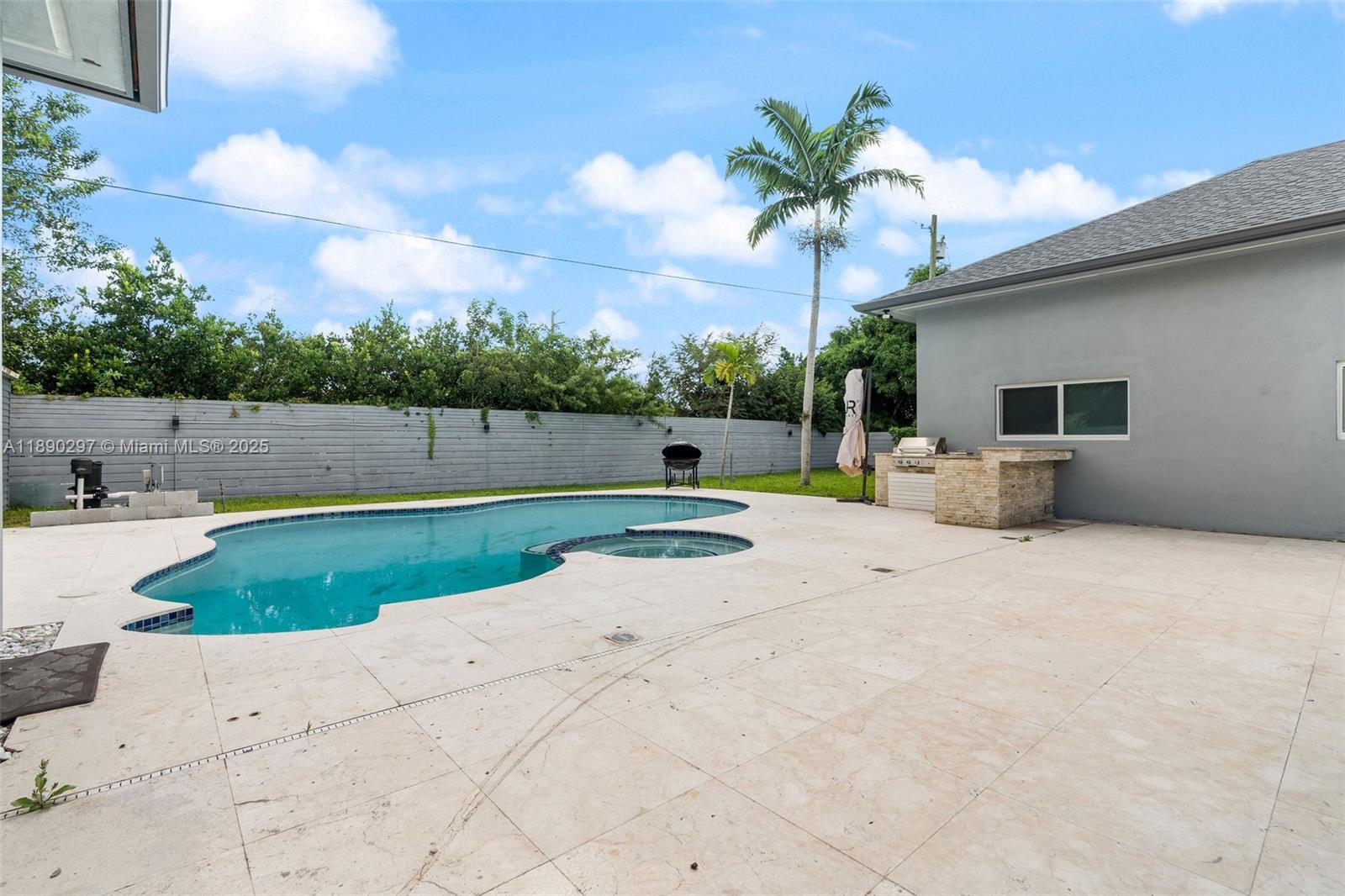 KENDALWOOD ESTATES - Residential