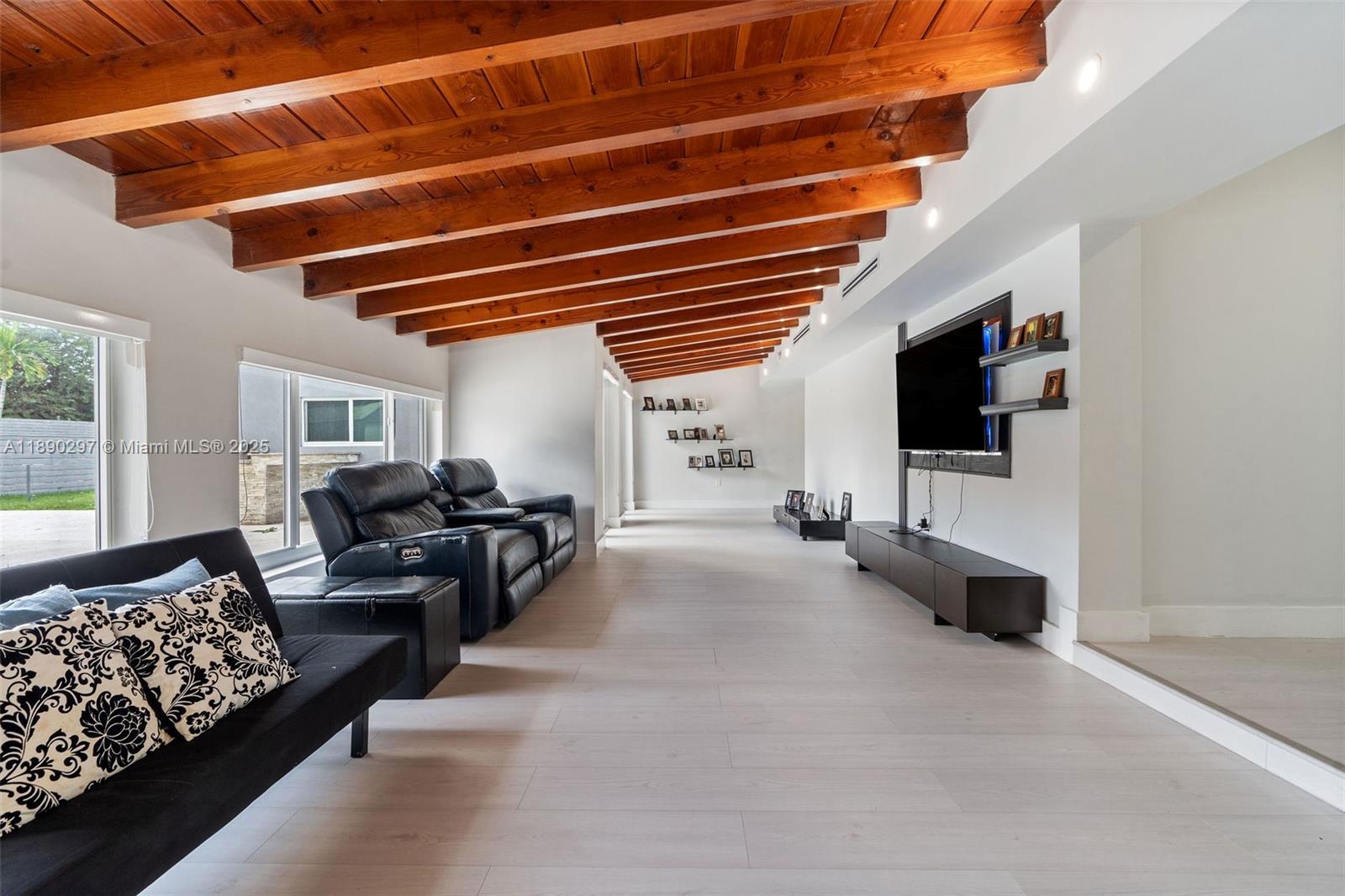 KENDALWOOD ESTATES - Residential