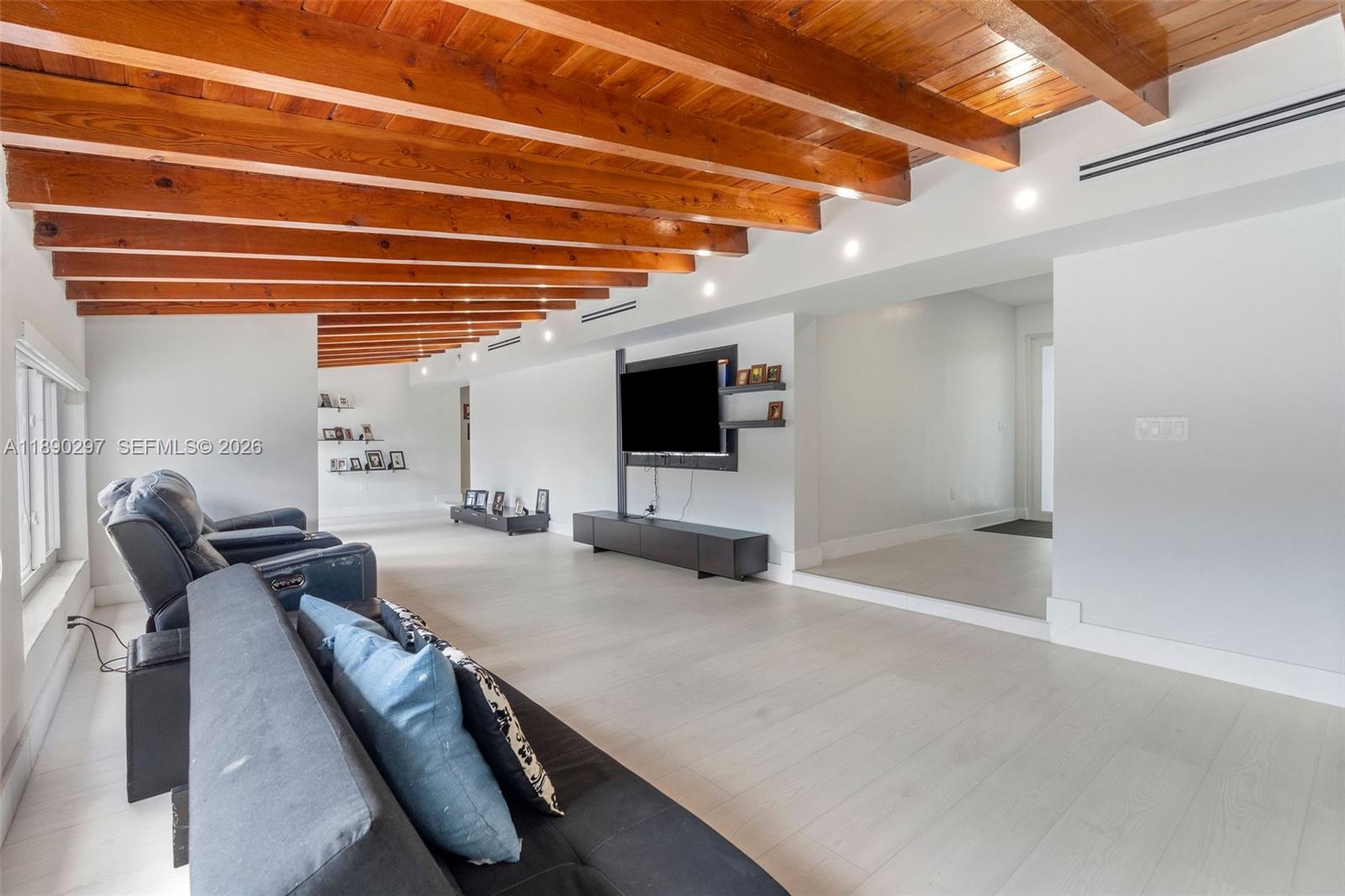 KENDALWOOD ESTATES - Residential