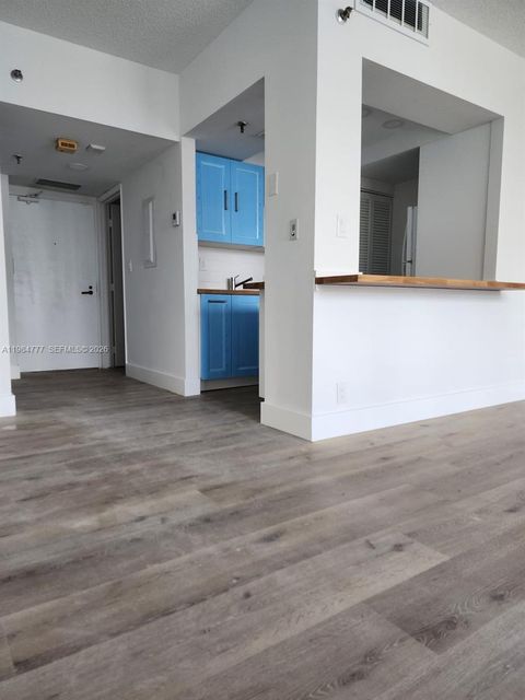 520 Brickell Key Dr A1517 Miami FL 33131