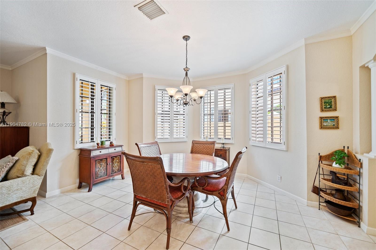 1634 Passion Vine Cir 31-2