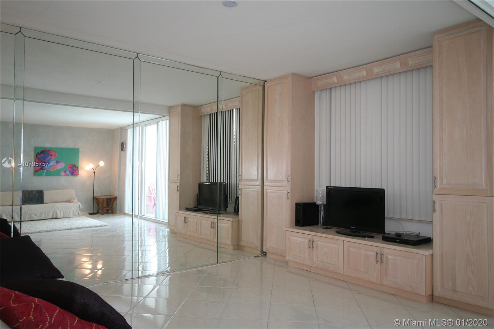 THE CARRIAGE CLUB SOUTH C - Residential Lease