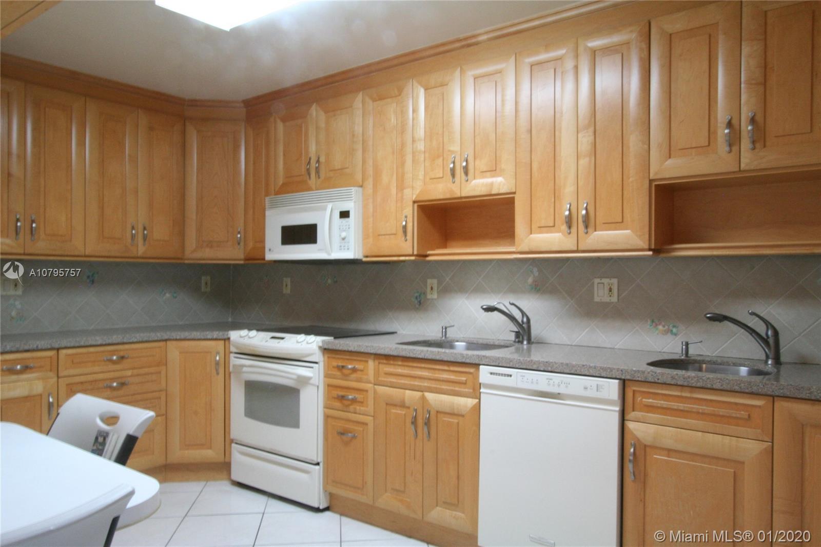 THE CARRIAGE CLUB SOUTH C - Residential Lease