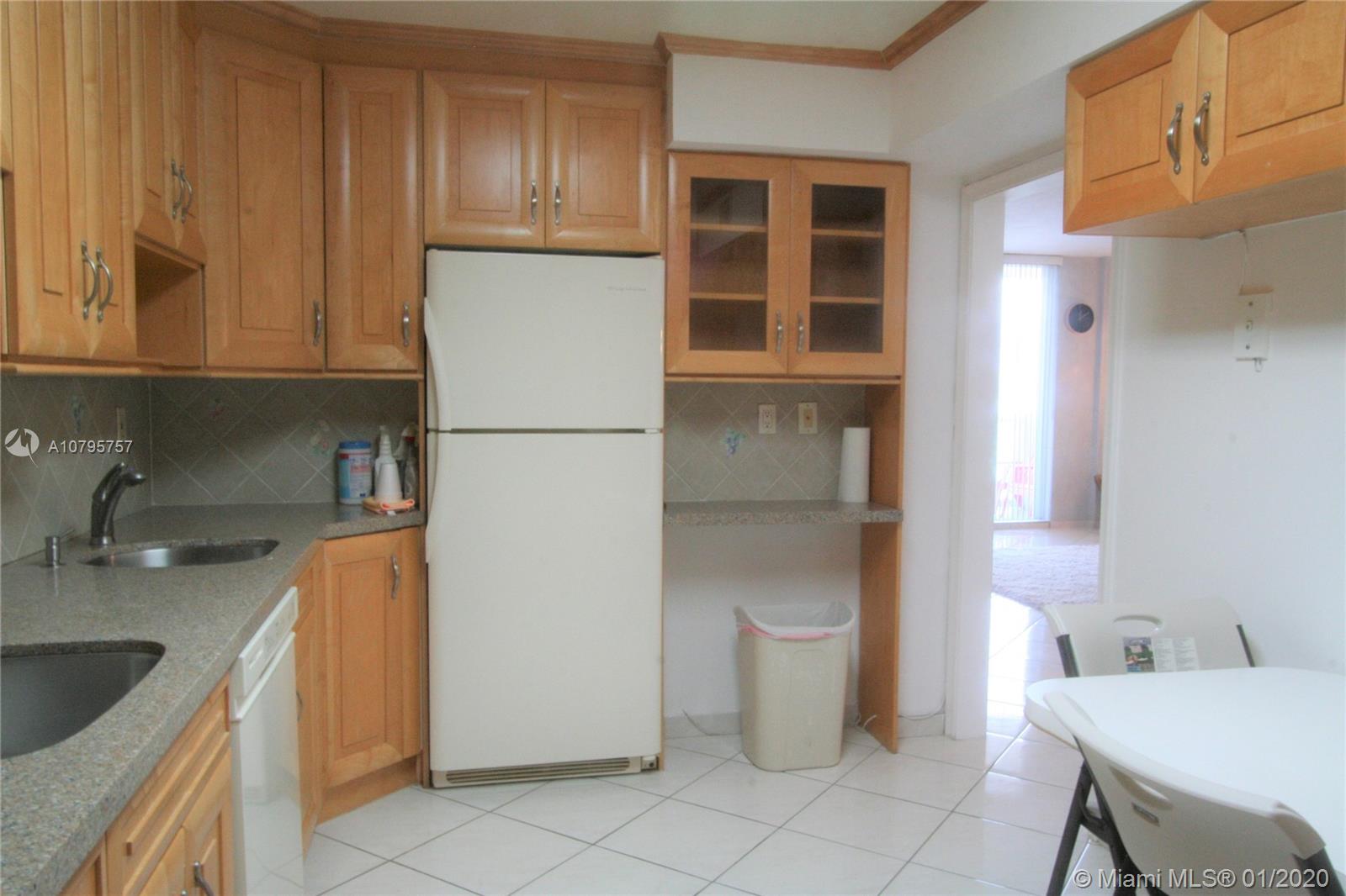 THE CARRIAGE CLUB SOUTH C - Residential Lease